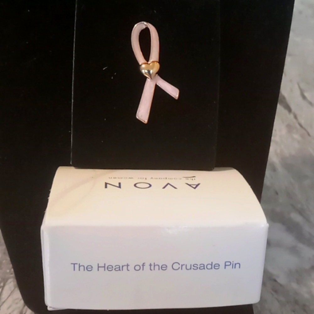 Avon The Heart of the Crusade Pin